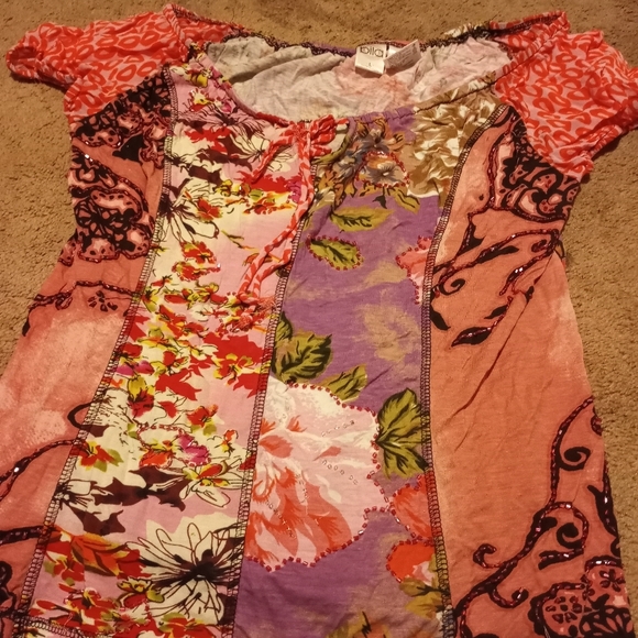 Large Multi-Patterned Blouse - Picture 2 of 4